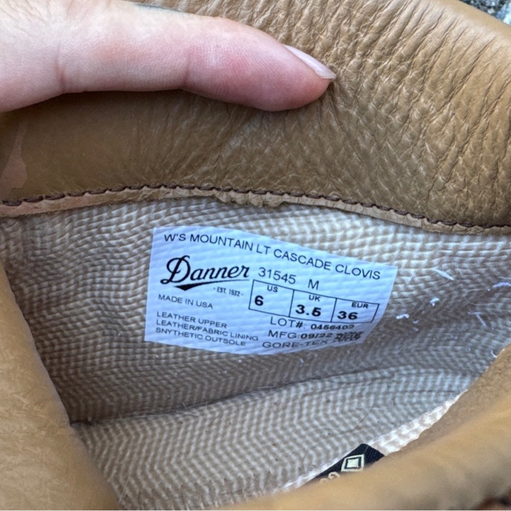 LIKE NEW Danner Wmn Mountain Light Cascade Hiking Boot, Vibram Soles, 6 - Picture 6 of 11